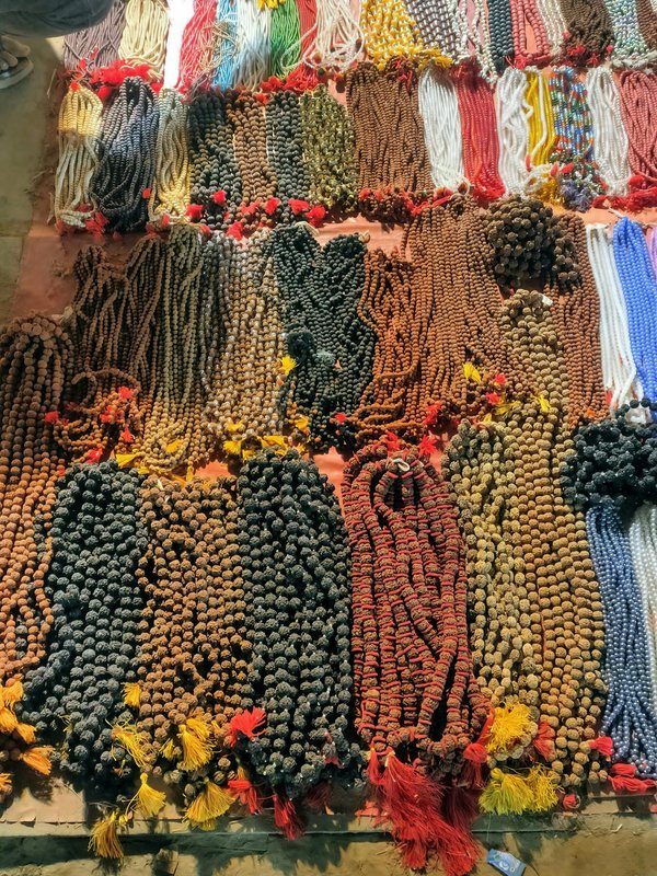 Découvrez les malas tibétains : perles de méditation uniques